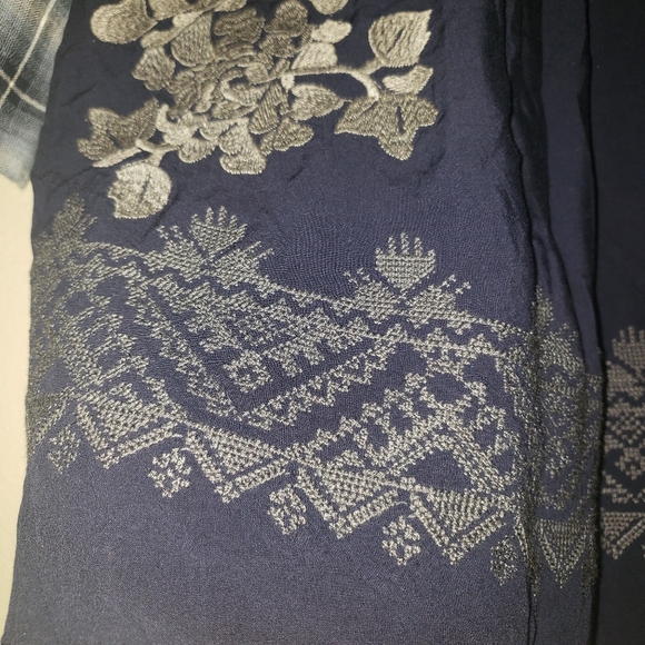 BLUE PLAID TOP WITH EMBROIDERED BACK - Picture 6 of 12